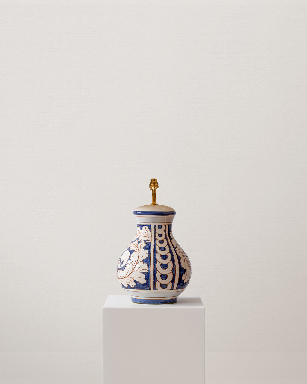 Decorative table lamp